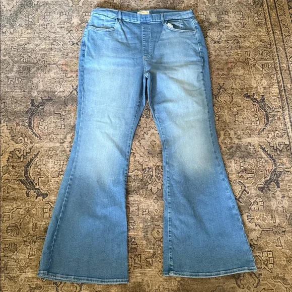 We The Free CRVY Infinite Stretch Pull-On Flare Jeans Size XXL - Picture 6 of 10